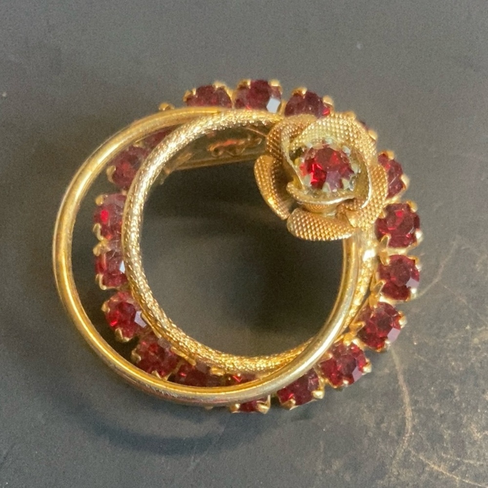 Vintage MCM Goldtone & Red Double Circle Round Floral Brooch Pin